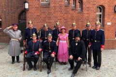Die Hauptmanngarde nach dem Schauspiel im Innenhof Rathaus Köpenick 2019